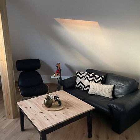 Moderne Ferienwohnung In Gelsenkirchen-Schalke Fuer 1 Bis 7 Personen Mit Terrasse, Ideal Fuer Gruppen & Stadionbesuche Luaran gambar