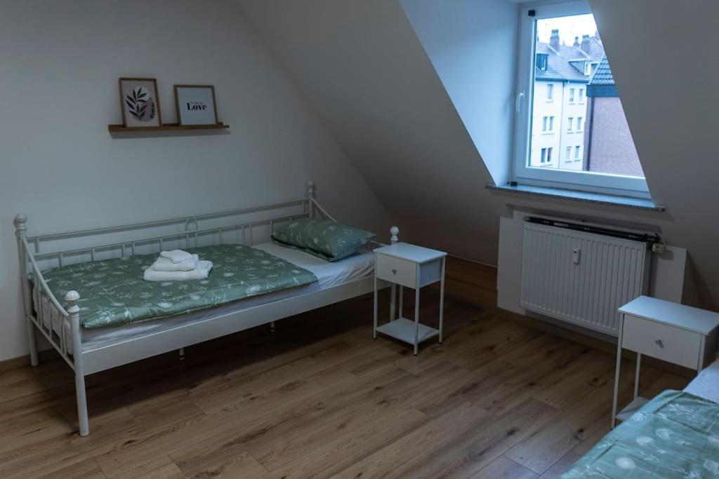 Moderne Ferienwohnung In Gelsenkirchen-Schalke Fuer 1 Bis 7 Personen Mit Terrasse, Ideal Fuer Gruppen & Stadionbesuche Luaran gambar