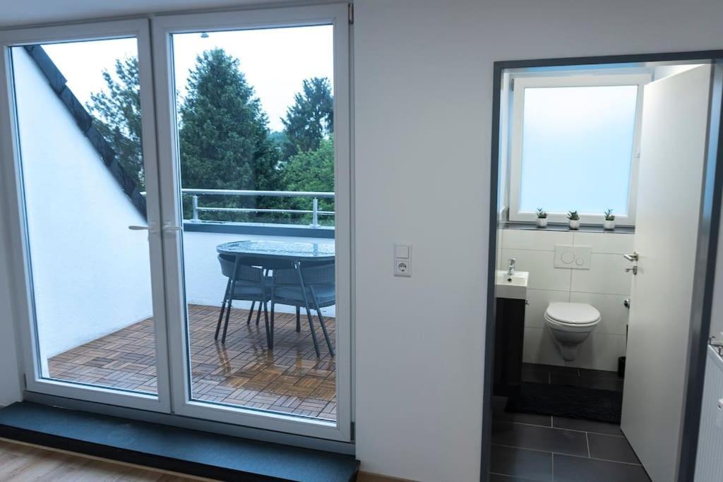 Moderne Ferienwohnung In Gelsenkirchen-Schalke Fuer 1 Bis 7 Personen Mit Terrasse, Ideal Fuer Gruppen & Stadionbesuche Luaran gambar
