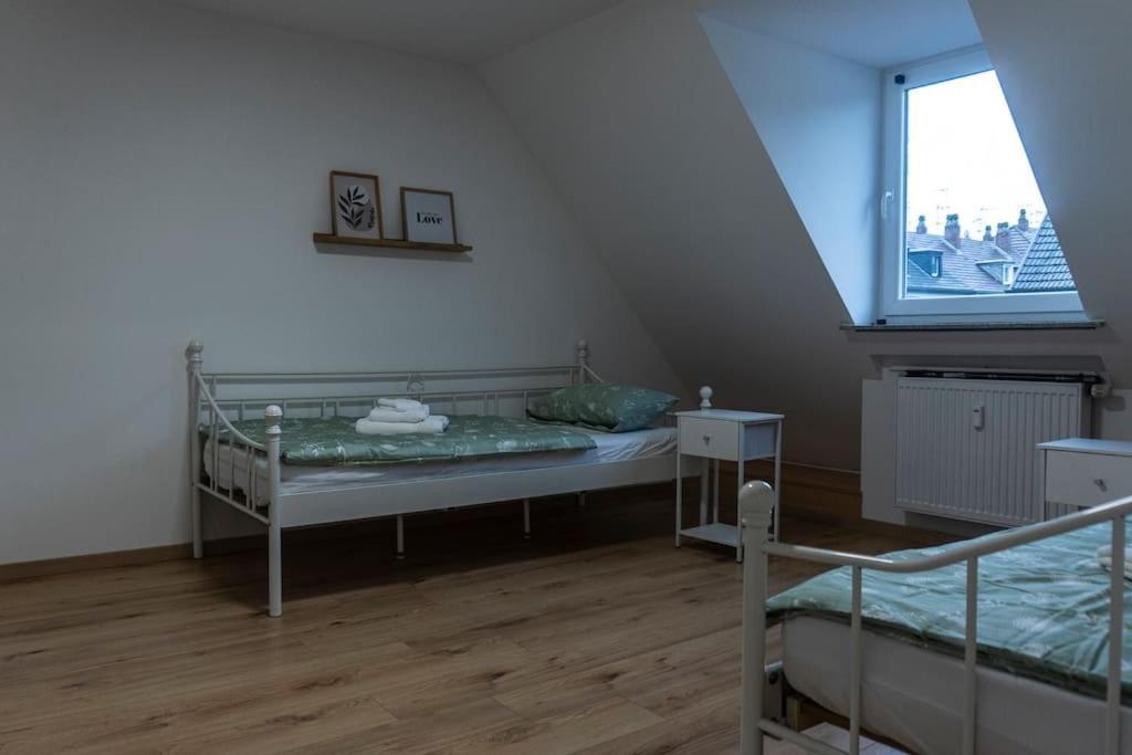 Moderne Ferienwohnung In Gelsenkirchen-Schalke Fuer 1 Bis 7 Personen Mit Terrasse, Ideal Fuer Gruppen & Stadionbesuche Luaran gambar