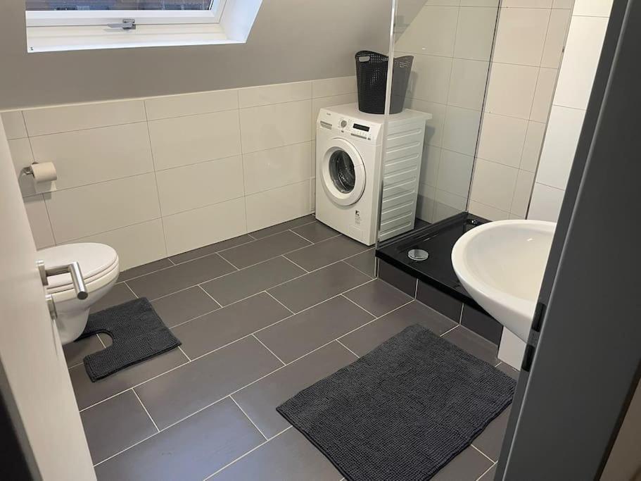 Moderne Ferienwohnung In Gelsenkirchen-Schalke Fuer 1 Bis 7 Personen Mit Terrasse, Ideal Fuer Gruppen & Stadionbesuche Luaran gambar
