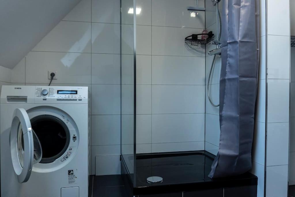 Moderne Ferienwohnung In Gelsenkirchen-Schalke Fuer 1 Bis 7 Personen Mit Terrasse, Ideal Fuer Gruppen & Stadionbesuche Luaran gambar