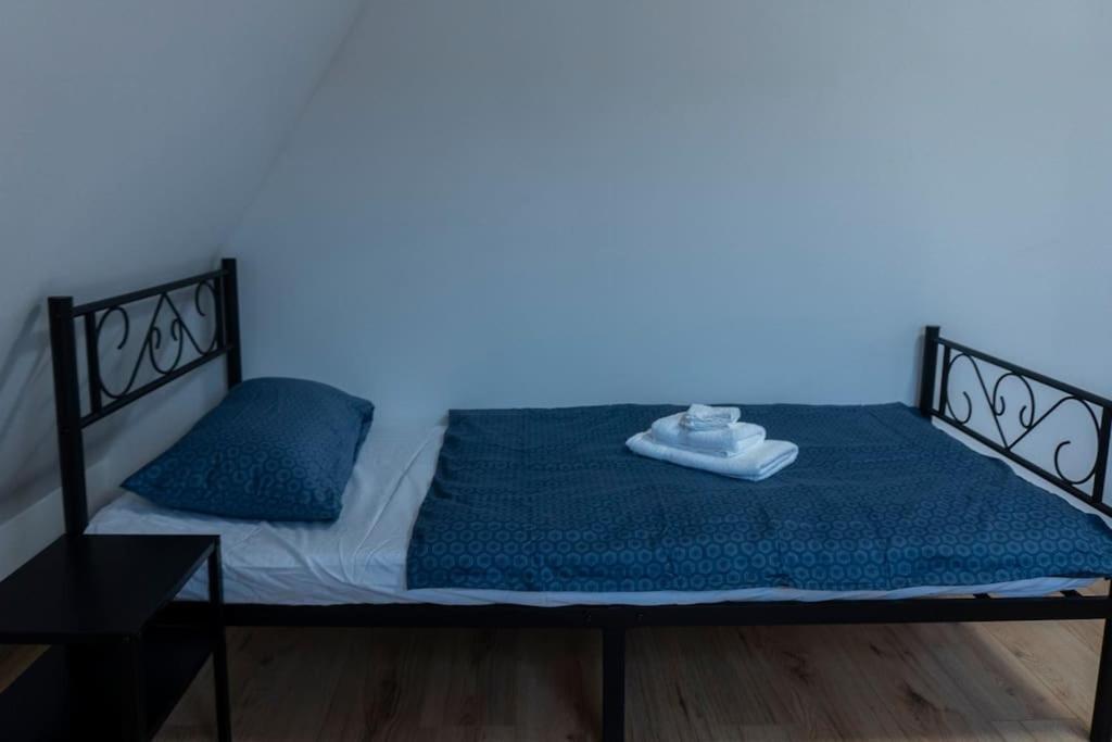 Moderne Ferienwohnung In Gelsenkirchen-Schalke Fuer 1 Bis 7 Personen Mit Terrasse, Ideal Fuer Gruppen & Stadionbesuche Luaran gambar