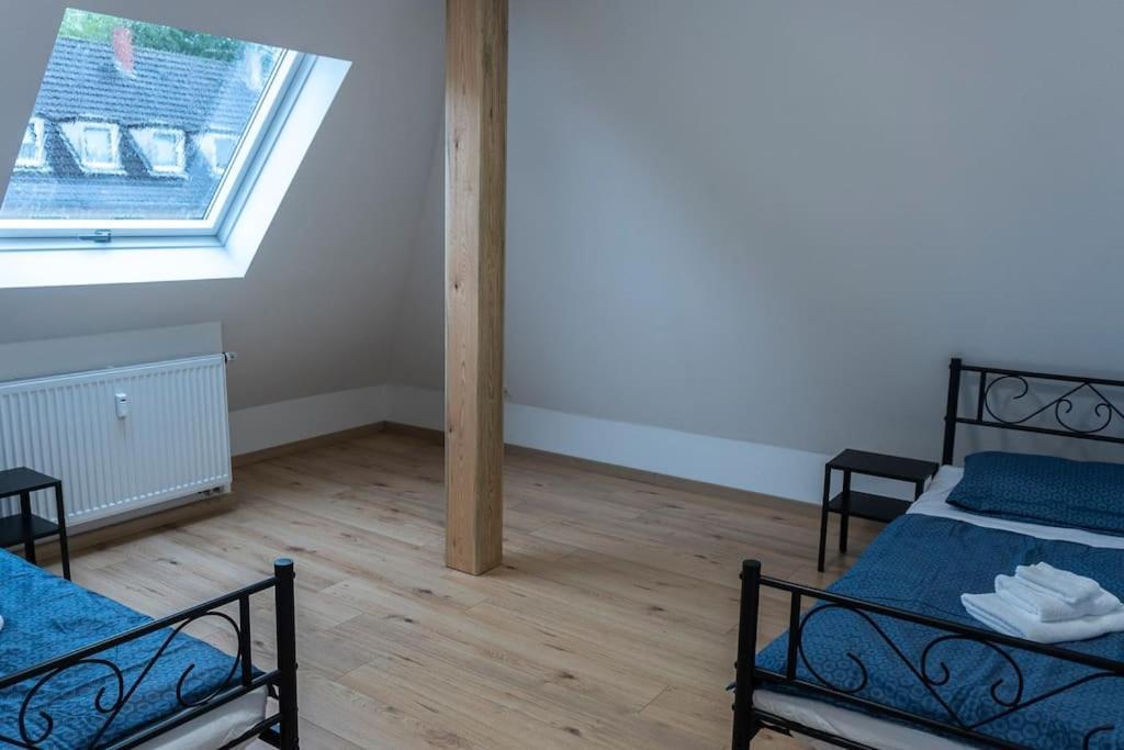 Moderne Ferienwohnung In Gelsenkirchen-Schalke Fuer 1 Bis 7 Personen Mit Terrasse, Ideal Fuer Gruppen & Stadionbesuche Luaran gambar