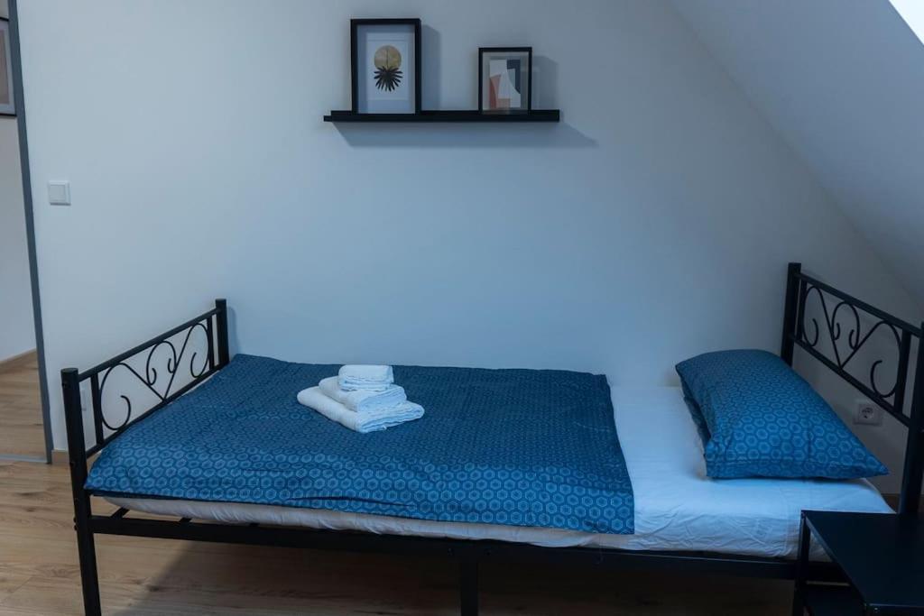 Moderne Ferienwohnung In Gelsenkirchen-Schalke Fuer 1 Bis 7 Personen Mit Terrasse, Ideal Fuer Gruppen & Stadionbesuche Luaran gambar