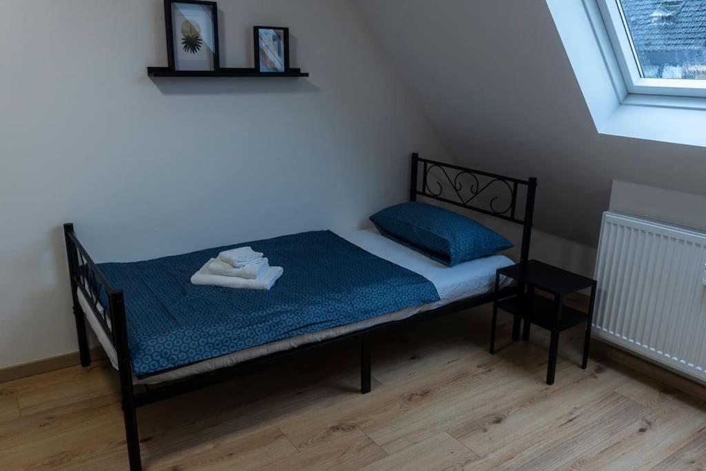 Moderne Ferienwohnung In Gelsenkirchen-Schalke Fuer 1 Bis 7 Personen Mit Terrasse, Ideal Fuer Gruppen & Stadionbesuche Luaran gambar