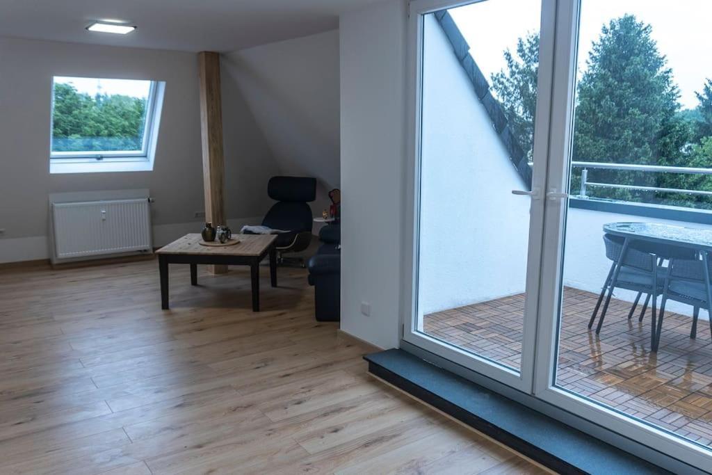 Moderne Ferienwohnung In Gelsenkirchen-Schalke Fuer 1 Bis 7 Personen Mit Terrasse, Ideal Fuer Gruppen & Stadionbesuche Luaran gambar
