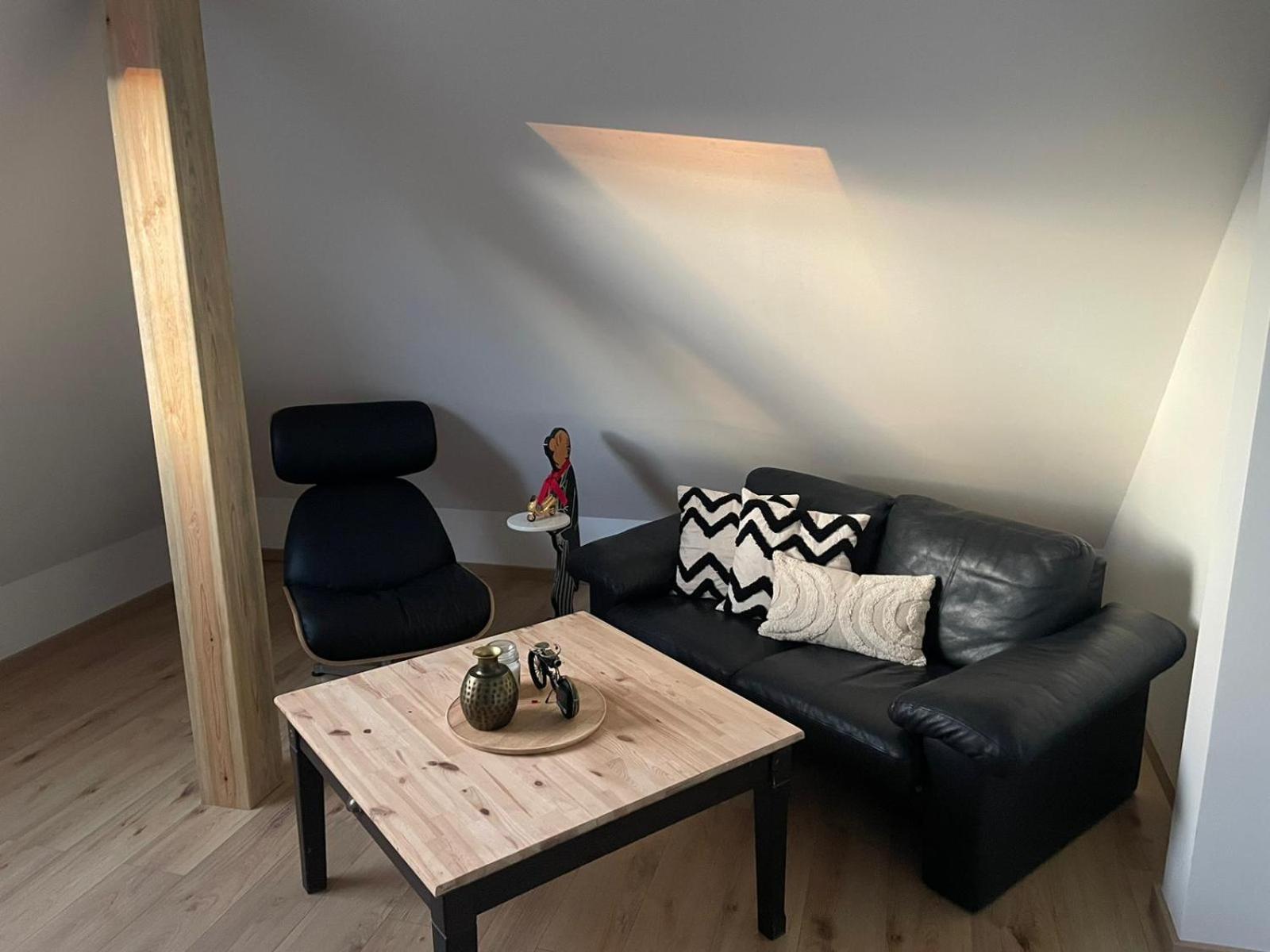 Moderne Ferienwohnung In Gelsenkirchen-Schalke Fuer 1 Bis 7 Personen Mit Terrasse, Ideal Fuer Gruppen & Stadionbesuche Luaran gambar