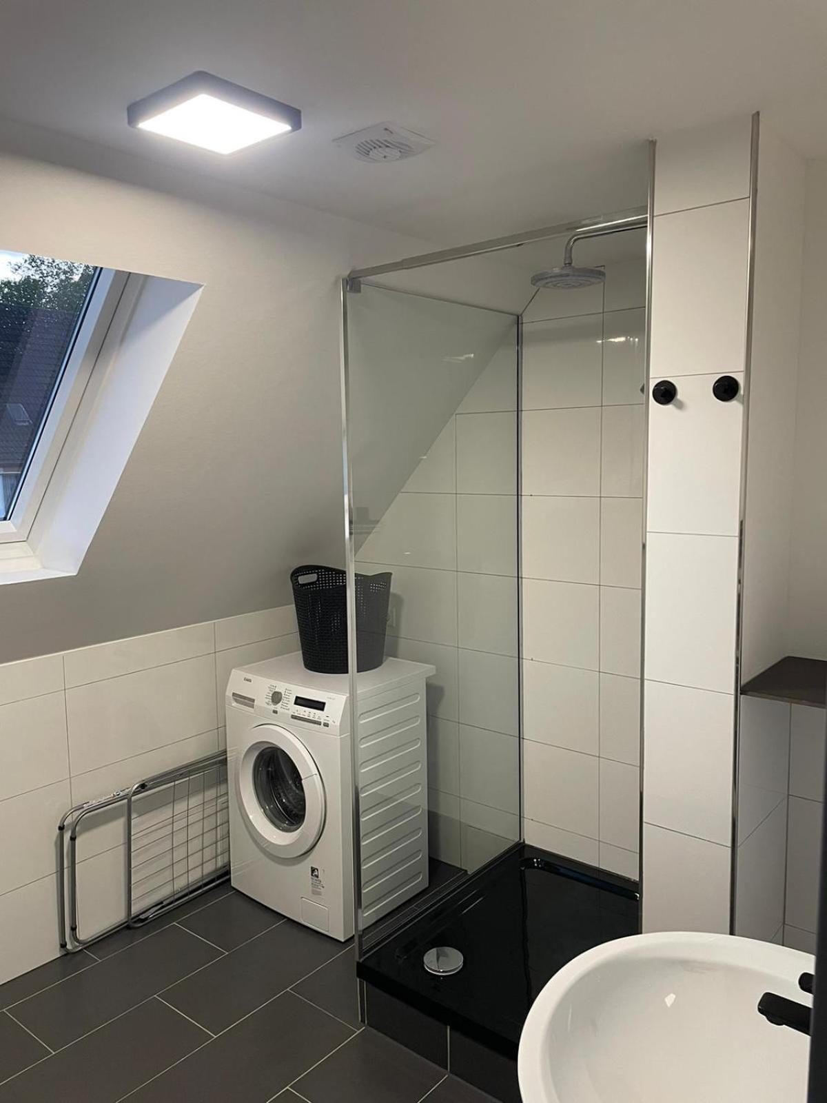 Moderne Ferienwohnung In Gelsenkirchen-Schalke Fuer 1 Bis 7 Personen Mit Terrasse, Ideal Fuer Gruppen & Stadionbesuche Luaran gambar