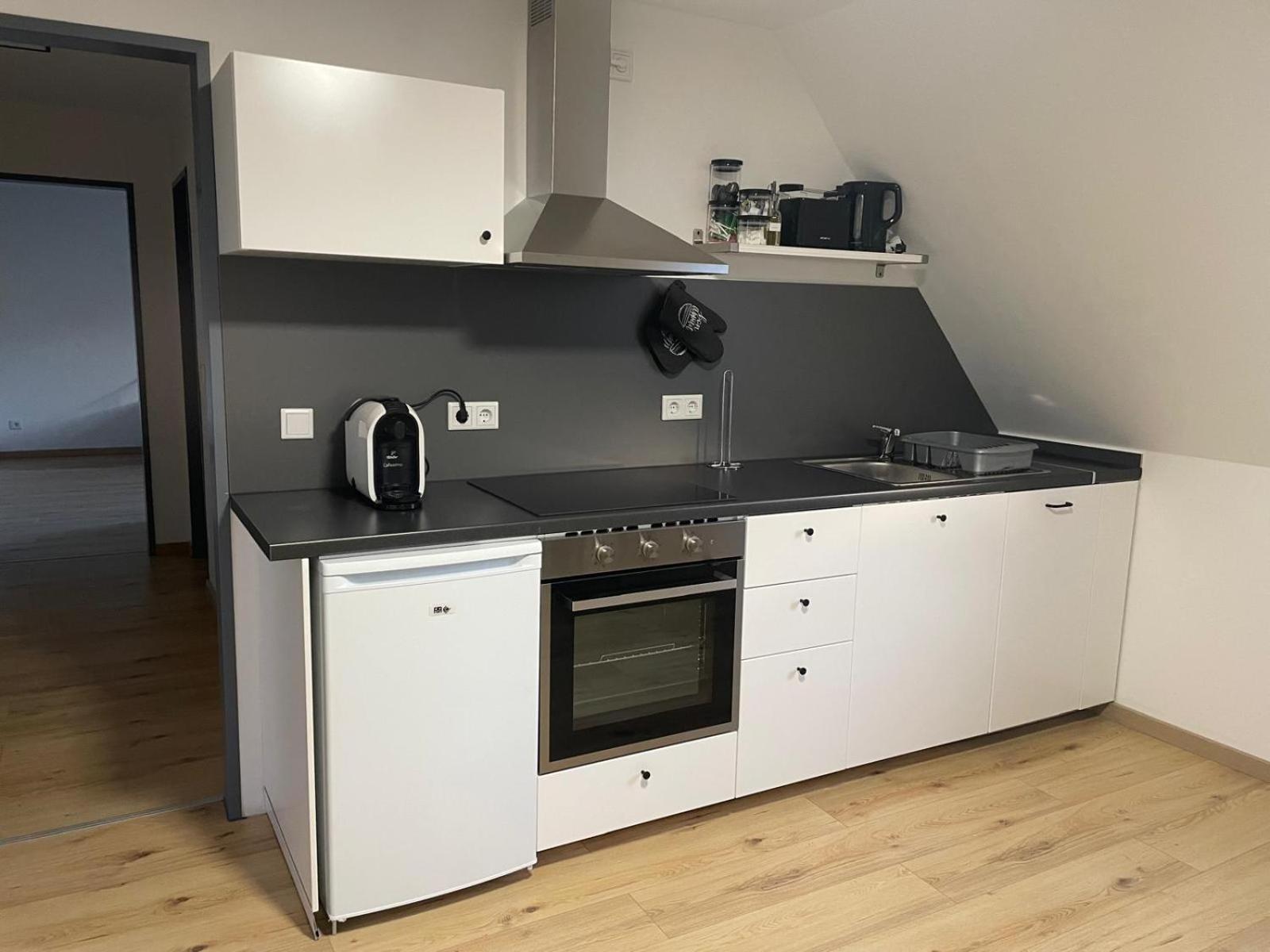 Moderne Ferienwohnung In Gelsenkirchen-Schalke Fuer 1 Bis 7 Personen Mit Terrasse, Ideal Fuer Gruppen & Stadionbesuche Luaran gambar