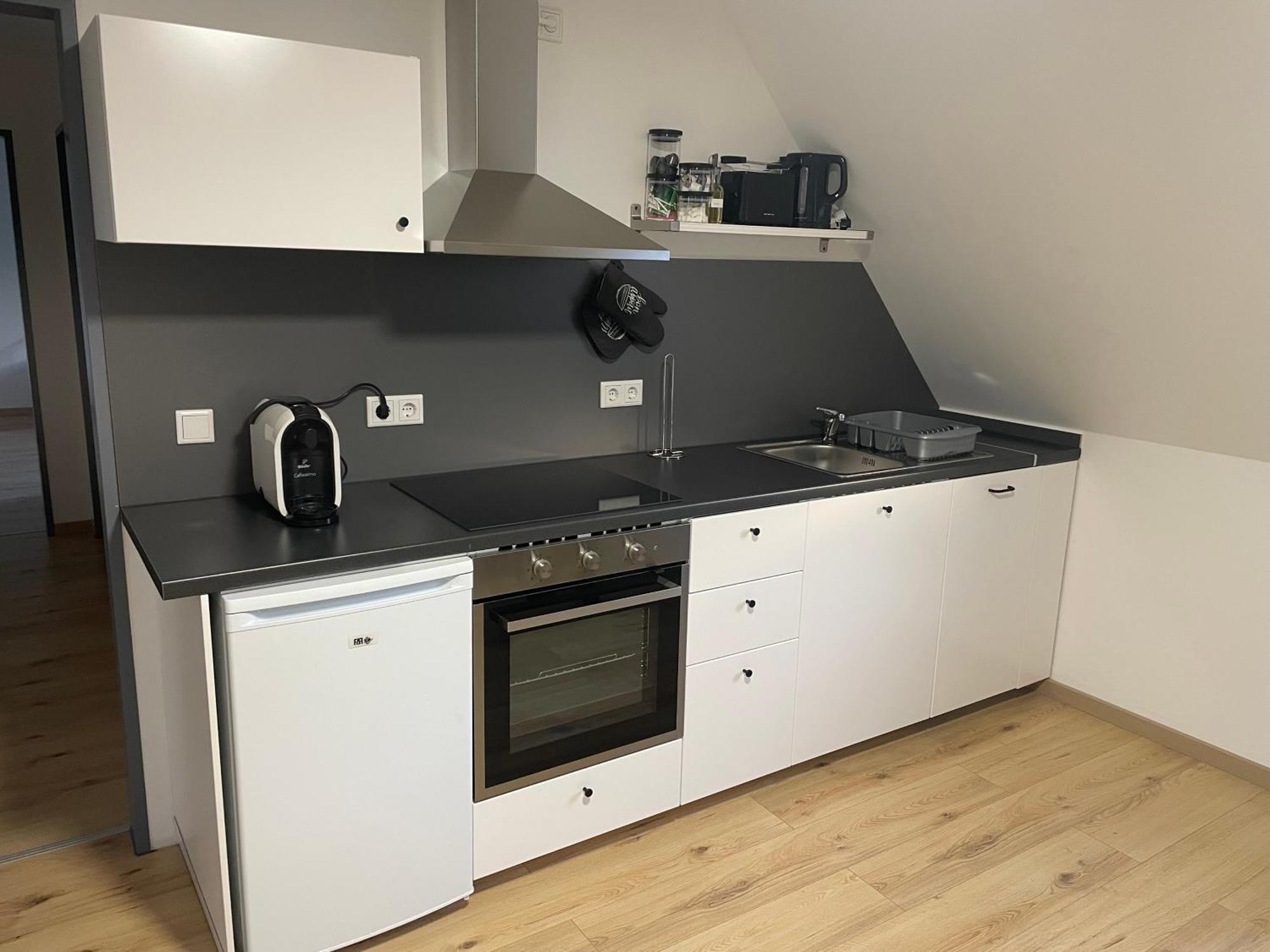 Moderne Ferienwohnung In Gelsenkirchen-Schalke Fuer 1 Bis 7 Personen Mit Terrasse, Ideal Fuer Gruppen & Stadionbesuche Luaran gambar