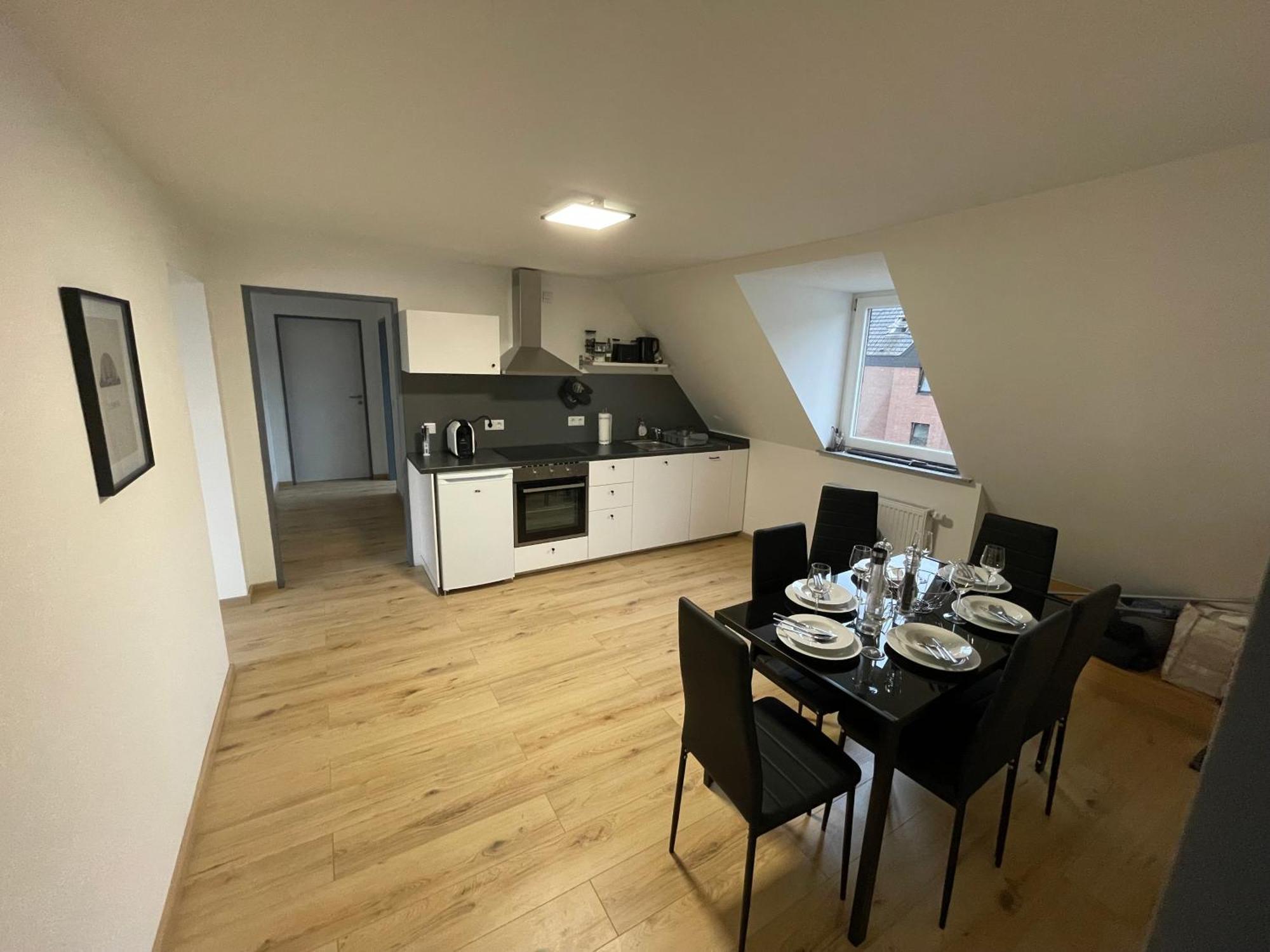 Moderne Ferienwohnung In Gelsenkirchen-Schalke Fuer 1 Bis 7 Personen Mit Terrasse, Ideal Fuer Gruppen & Stadionbesuche Luaran gambar